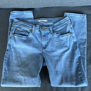 Levi's boyfriend light washed hypersoft jeans stretch size 28. NWOT